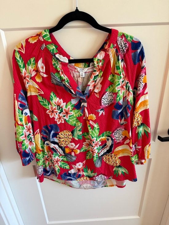 crown & ivy Tops - Crown & Ivy Tropical Bird Print Peasant Blouse Red Floral 3/4 Sleeve Boho Size M